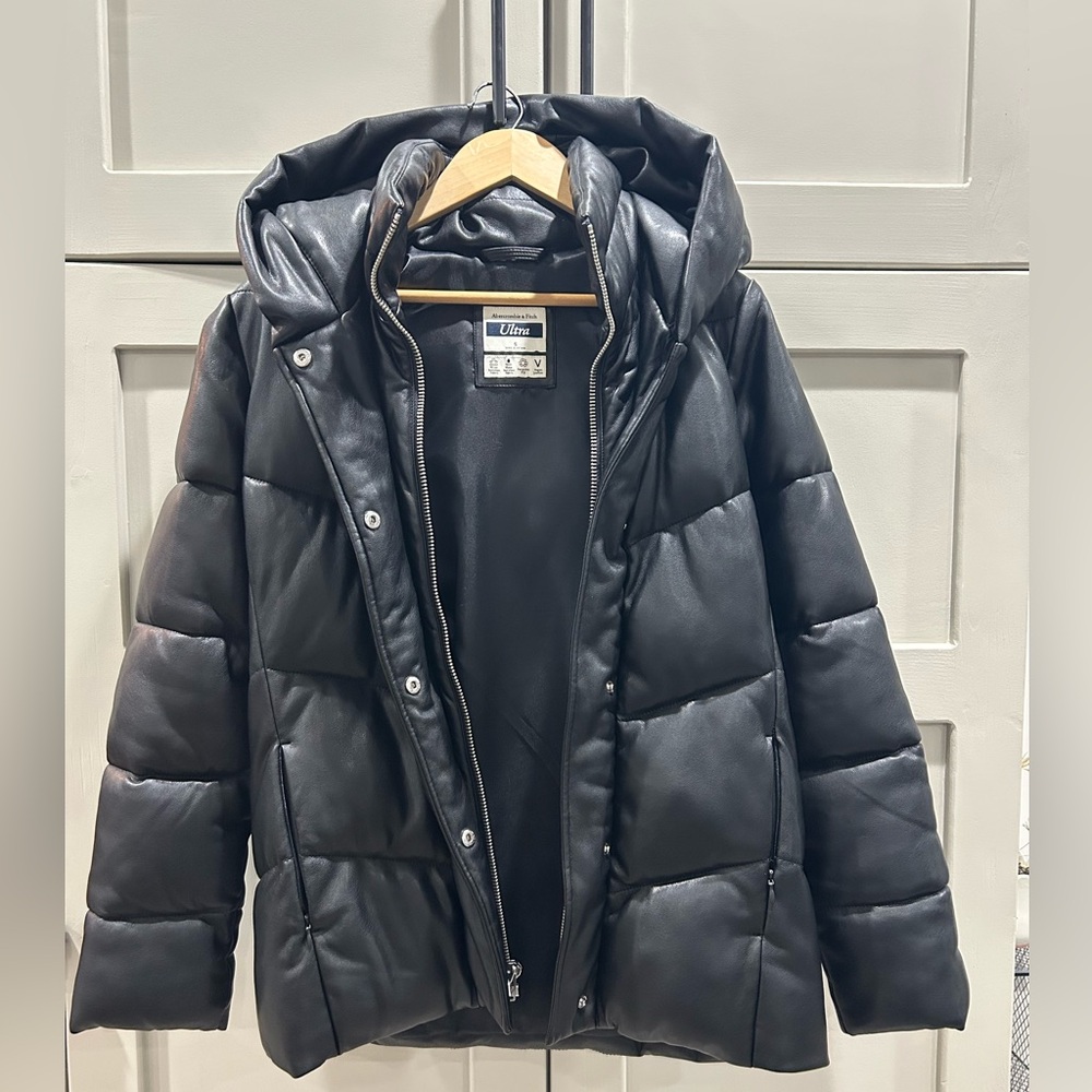 Abercrombie & Fitch Faux Leather Puffer jacket